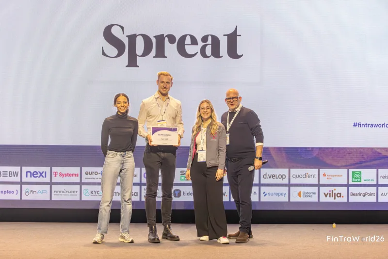 Die Preisübergabe an Spreat auf der Bühne der FinTraWorld 2026