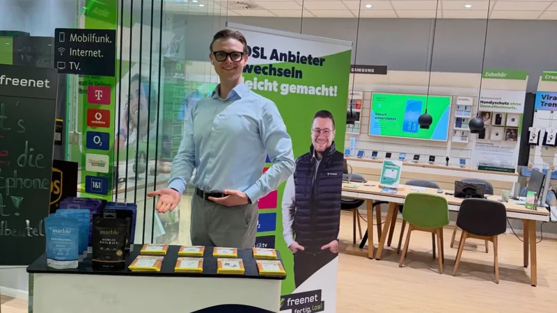 Trendfläche mit Spreat-Produkten in einem freenet-Shop