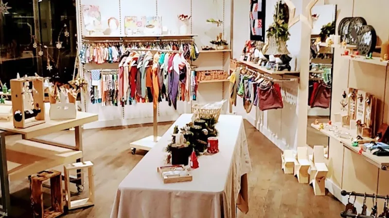 Der Pop-up-Store in der Rheder Innenstadt, weihnachtlich eingerichtet