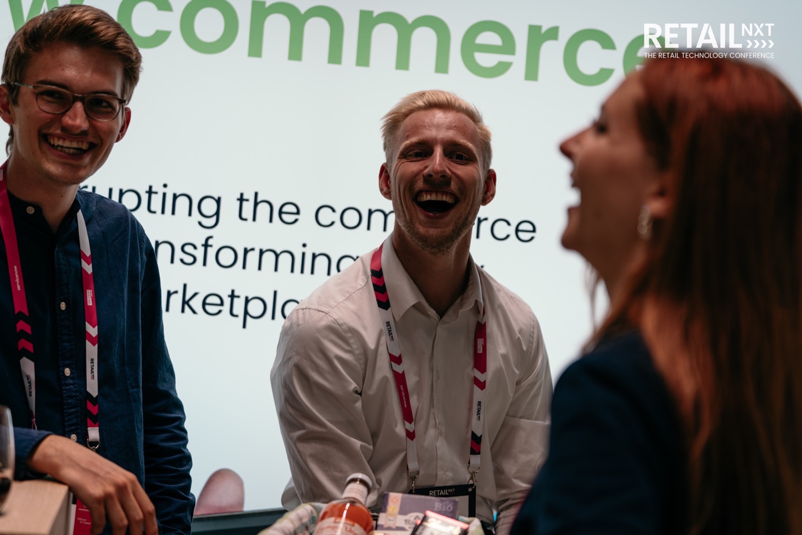 Das Spreat-Team im Gespräch am Stand der RETAIL NXT 2024